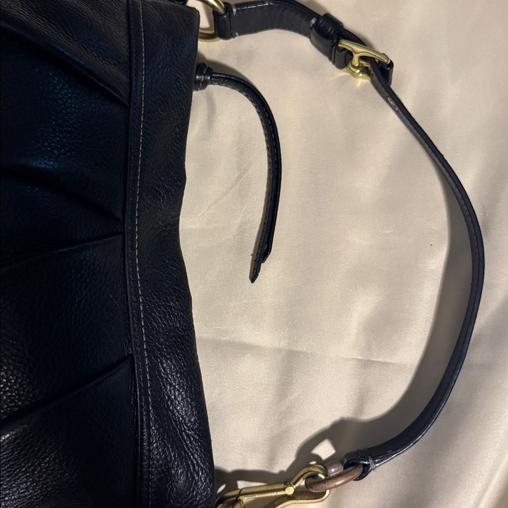 Coach Hamptons Shoulder Bag - Picture 8 of 8